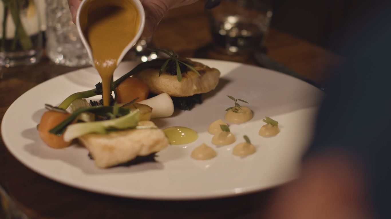 Hibernian_winterCouple_Still(21)